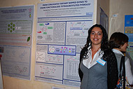 Sesión de pósteres. Sara López Tosco recibiría el premio al mejor póster de Química Médica.